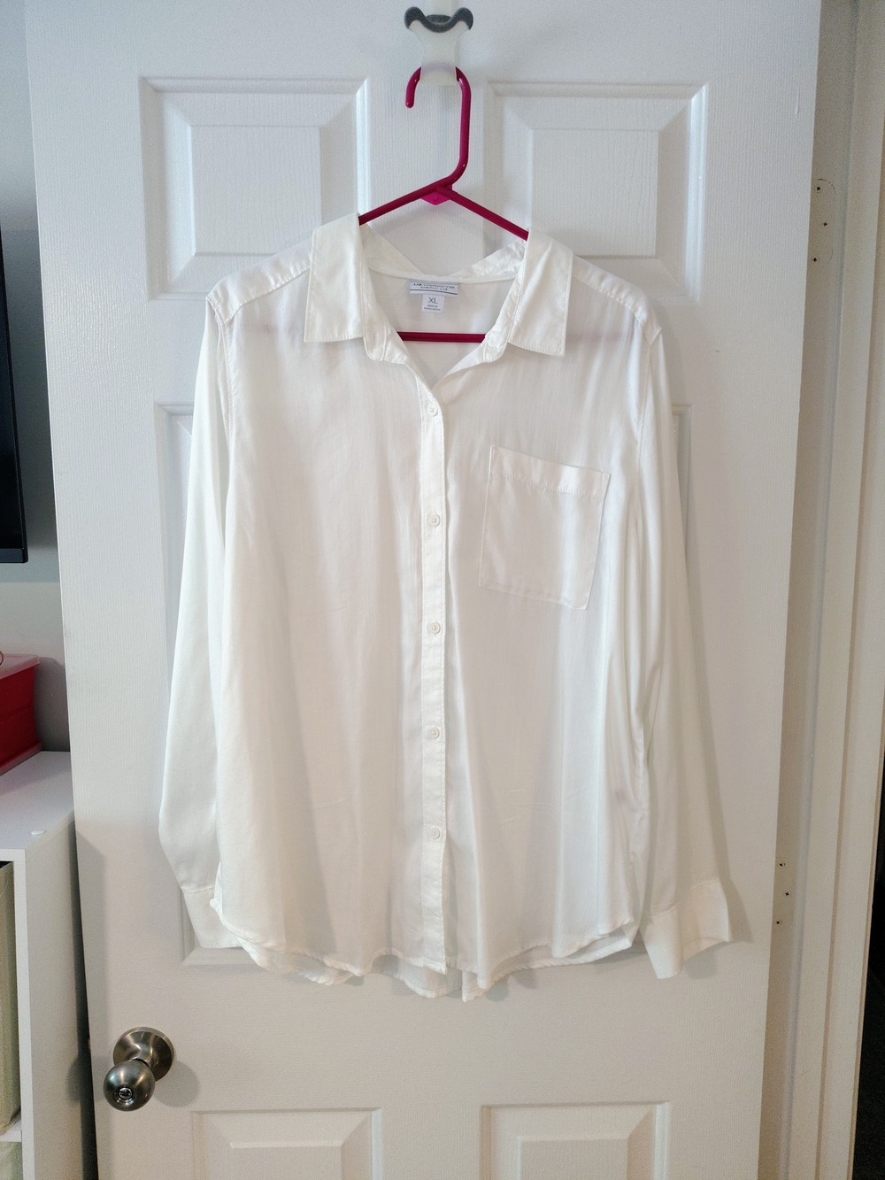 Liz Claiborne White Collared Button-Down Shirt
